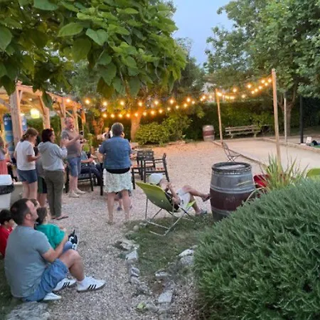 Accessible Avec Terrasse A - Api-1-52-596 キャンプ場