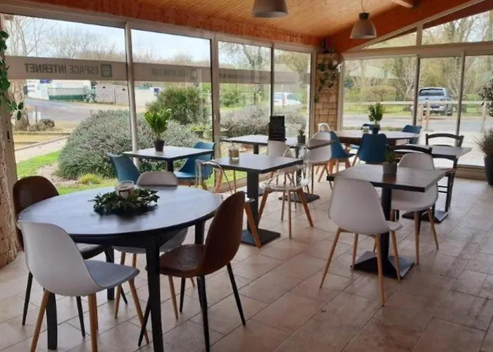 Camping Accessible Avec Terrasse A - Api-1-52-596 Coulon